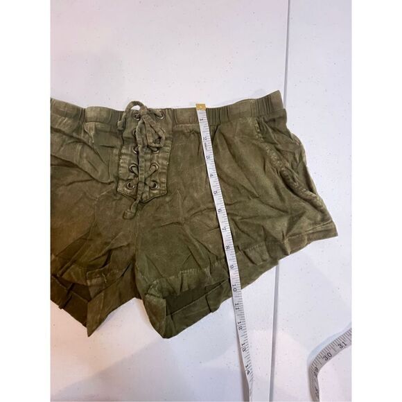 Chasor women’s shorts medium NWT army green - Picture 4 of 6